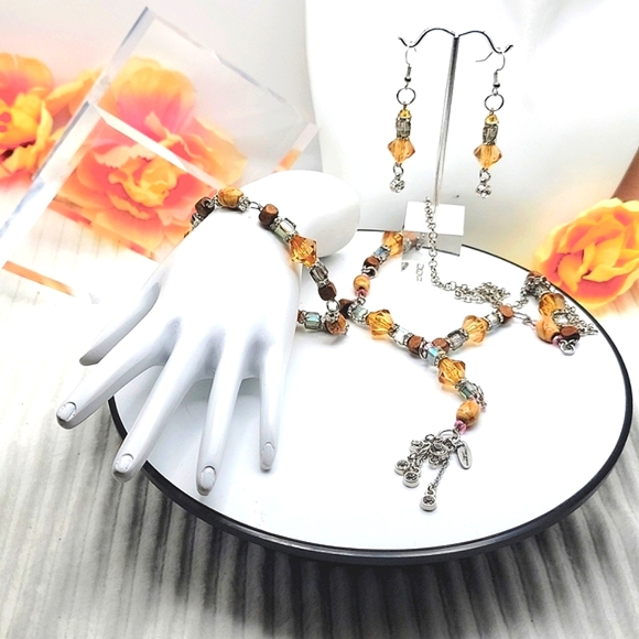 Amber Woodland Jewelry Set for Women includes Necklace, Bracelet & Earrings - Picture 6 of 11